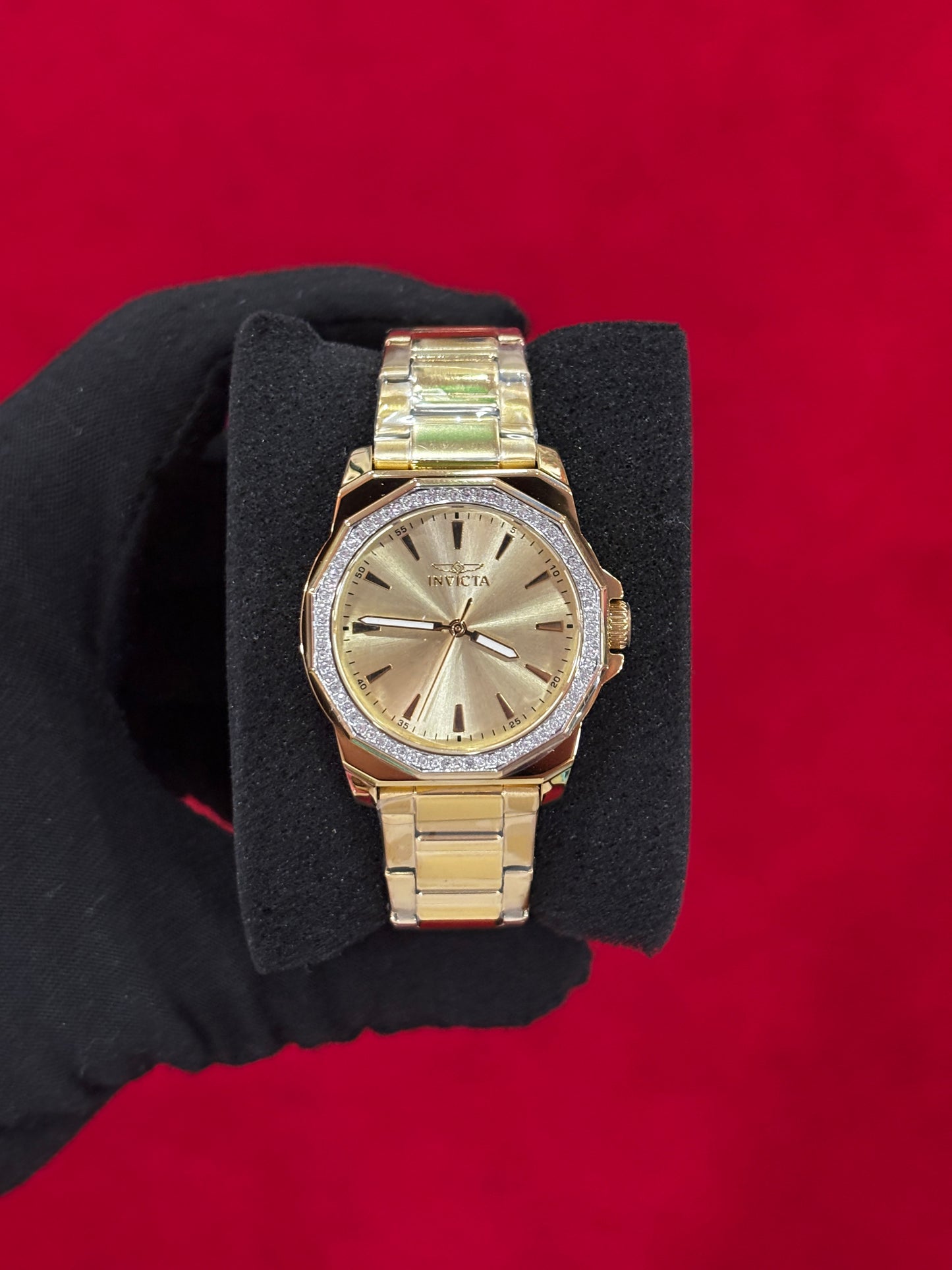 Invicta dama
