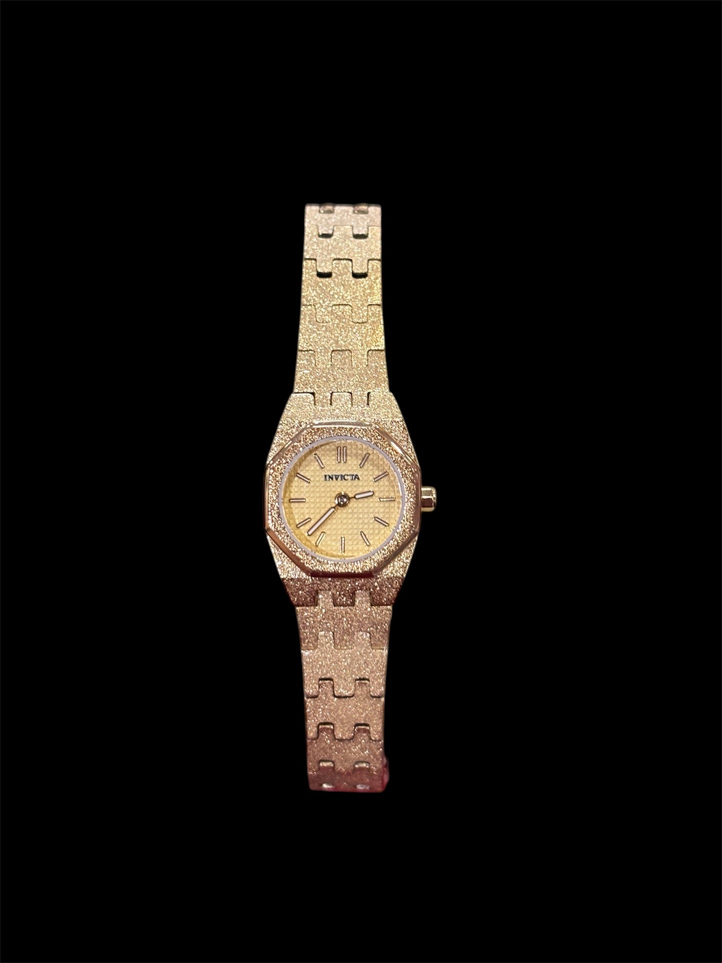 Invicta dama